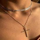 Gargantilha Chocker Escama de Peixe Folheado a Prata + Colar Cruz Crucifixo Cravejado Pedras Zirconias Gargantilha Chocker Escama de Peixe Folheado a Prata + Colar Cruz Crucifixo Cravejado Pedras Zirconias