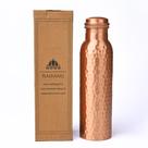 Garrafa de água de cobre martelado RAJRANG 1000 ml, recipiente de saúde ayurvédico, design à prova de vazamentos, ideal para esportes, fitness e yoga Garrafa de água de cobre martelado RAJRANG 1000 ml, recipiente de saúde ayurvédico, design à prova de vazamentos, ideal para esportes, fitness e yoga