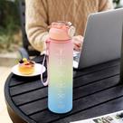 Garrafa de água motivacional de 1000 mL com marcador de tempo rosa azul