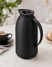 Garrafa Térmica Invicta 750ml VG Preta Mantém Quente e Frio Café Chá com Alça Garrafa Térmica Invicta 750ml VG Preta Mantém Quente e Frio Café Chá com Alça