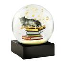 Globo de neve CoolSnowglobes Cat on Books com design de borboleta
