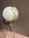 Globo decorativo com base dourado 22x20x48 Globo decorativo com base dourado 22x20x48