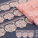 Guipir Flor 6,50 cm Rosa Antigo - Ref. 432806 13,7 Metros - Círculo Guipir Flor 6,50 cm Rosa Antigo - Ref. 432806 13,7 Metros - Círculo