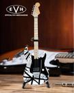 Guitarra miniatura AXE HEAVEN EVH Van Halen em preto e branco