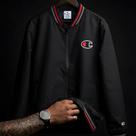 Jaqueta Bomber Champion C Logo Patch Black - Estilo Urbano e Funcional Jaqueta Bomber Champion C Logo Patch Black - Estilo Urbano e Funcional