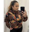 Jaqueta Corta Vento Estampada Bolsos Estampada - Maresia Azul
