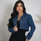 Jaqueta Cropped Feminina Jeans Clássica com Barra e Botão de Ferro