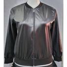 Jaqueta feminina bomber em material sintético cirrê com fecho em zíper plus size