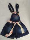 Jardineira jeans infantil tamanho M