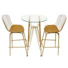 Jogo de Mesa Ísis cor Dourado Fosco Bistrô Eames Eiffel 1,00 metro com Vidro 60cm + 2 Banquetas Bertoia Assento Caramelo Tubular