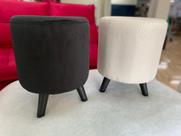 Kit 02 Puffes Decorativo Redondo 40x30 pés palito, tecido Linho Branco e Suede Preto Kit 02 Puffes Decorativo Redondo 40x30 pés palito, tecido Linho Branco e Suede Preto