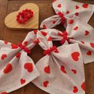 Kit 04 Guardanapos de Tecido Coração Vermelho e 04 Anéis PG Pérolas Vermelhas Kit 04 Guardanapos de Tecido Coração Vermelho e 04 Anéis PG Pérolas Vermelhas