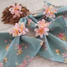 Kit 08 Guardanapos de Tecido Floral Tiffany P e 08 Anéis PG Flor de Lírio Rosa