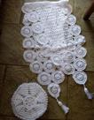 Kit 1 Caminho de Mesa Seda + 5 Toalhinhas Crochê Seda Branco