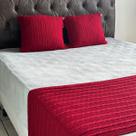 Kit 1 Peseira Super Luxo Para Cama Queen, Poltrona e Sofá 230cm x 60cm com 2 Capas de Almofada em Tricot Modelo Premium Costura Mágica.