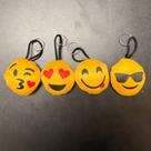 Kit 12 Chaveiros De Pelúcia Emoji Coração Dado
