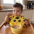 Kit 2 Babador Girafa De silicone Infantil Com potinho de papinha para bebês de Silicone Com ventosa e colher cor Amarelo
