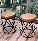 Kit 2 Bancos de Ferro Barril - Estofado Caramelo Seat Garden Kit 2 Bancos de Ferro Barril - Estofado Caramelo Seat Garden