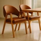 Kit 2 Cadeiras de Jantar Noah Estofada com Braço Madeira Maciça material sintético Caramelo