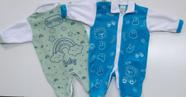 Kit 2 macacões de pezinho bebê estampados Tam: M-G