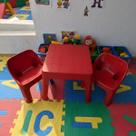 Kit 2 Mini Poltronas Cadeiras Resist Plástica 1 Mesa Infantil Resistente de Plástico para Criança
