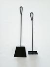 Kit 2 Peças para Limpeza de Lareira, Churrasqueira e Forno a Lenha em Ferro cor Preto Kit 2 Peças para Limpeza de Lareira, Churrasqueira e Forno a Lenha em Ferro cor Preto