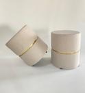 Kit 2 Puffs Decorativo Redondo com Detalhe Dourado, Estofado em Tecido Linho Bege, para sala moveis Kit 2 Puffs Decorativo Redondo com Detalhe Dourado, Estofado em Tecido Linho Bege, para sala moveis