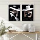 Kit 2 Quadros Decorativos Fashion Damas Em Preto E Branco 45x34cm - com vidro Kit 2 Quadros Decorativos Fashion Damas Em Preto E Branco 45x34cm - com vidro