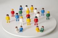 Kit 20 Bonecos Playmobil + 2 bebês - Bonecos para Constelação Familiar
