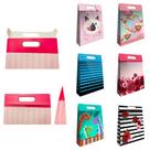 Kit 24 Caixas Triângulo Grandes para Presente 29x22x9 cm Estampadas Kit 24 Caixas Triângulo Grandes para Presente 29x22x9 cm Estampadas