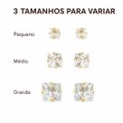 Kit 3 Pares de Brincos Femininos Dourados com Pedra Quadrada em Tamanhos Diferentes Kit 3 Pares de Brincos Femininos Dourados com Pedra Quadrada em Tamanhos Diferentes