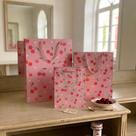 Kit 3 Sacola Papel Kraft Cereja Dia Das Mães 3 tamanhos Rosa Kit 3 Sacola Papel Kraft Cereja Dia Das Mães 3 tamanhos Rosa