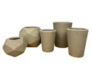kit 5 vasos geometricos, colunas e bacia cachepot polietileno para varandas e interiores