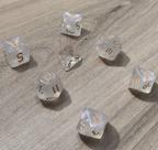 Kit 7 dados rpg de mesa papel branca ouro translucido d4 d6 d8 d10 d12 d20 d100 d% compativel d&d tormenta