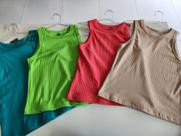 Kit Blusinhas 4 Regatas Tam P, cor Marrom, Verde, Rosa e Azul.