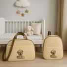 Kit Bolsa E Mochila para Bebê Saida Maternidade Urso Bordada Kit Bolsa E Mochila para Bebê Saida Maternidade Urso Bordada