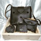 Kit bolsa feminina média alça transversal, porta moedas, porta cartões, chaveiro