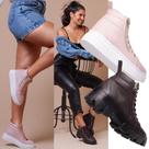 Kit Bota Feminina: Um Par Rosa Plataforma Para Um Toque Feminino +1 Par Marrom Tratorado Para Um Visual Robusto. Kit Bota Feminina: Um Par Rosa Plataforma Para Um Toque Feminino +1 Par Marrom Tratorado Para Um Visual Robusto.