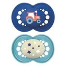 Kit C/ 2 Chupetas Day&Night MAM 16m+ Menino + Estojo CH30421 Kit C/ 2 Chupetas Day&Night MAM 16m+ Menino + Estojo CH30421