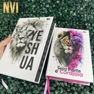 Kit Casal Cristão 2 Bíblias NVI Evangélicas Forte e Corajosa e Yeshua Letras Médias Capa Dura HDC