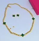 Kit Colar e Brincos com Pingente Flor trevo Verde Esmeralda Corrente Elo Português Folheado Ouro Conjunto Par de Brinco