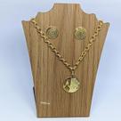 Kit Colar e Brincos Corrente Elos 6mm Português Folheado Ouro com Pingente Medalha Oração Pai Nosso Mão Tendência Moda