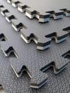 Kit com 12 Tatames Dupla Face Cinza com Preto 50x50x2cm
