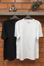 Kit com 2 camisetas manga curta básicas tamanho M nas cores preto e branco