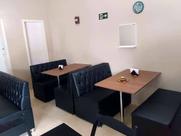 Kit Com 2 Poltronas Booth Preto E 1 Mesa Amadeirada 1.50m
