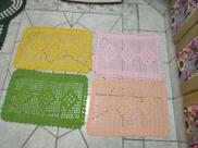 Kit com 2 tapetes retangular de crochê 37x57 cm cores conforme variação