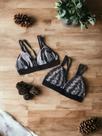 Kit com 2 Tops Feminino Fitness Estampado com Alcinhas e Bojo Removível Kit com 2 Tops Feminino Fitness Estampado com Alcinhas e Bojo Removível