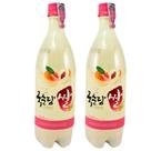 Kit com 2 Vinhos de Arroz Coreano Makgeolli Pêssego 750ml Kit com 2 Vinhos de Arroz Coreano Makgeolli Pêssego 750ml