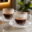 Kit com 2 xícaras de café com pires em vidro transparente canelado, ideal para servir com elegância