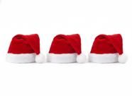 Kit com 3 Gorros de Papai Noel em Veludo com Acabamento em Pelúcia Sintética Vermelho Natalino Kit com 3 Gorros de Papai Noel em Veludo com Acabamento em Pelúcia Sintética Vermelho Natalino